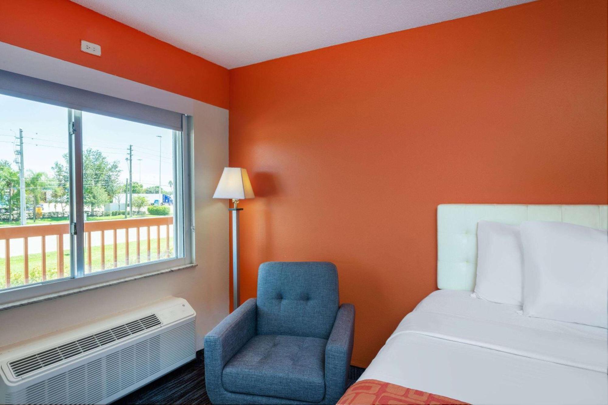 Howard Johnson By Wyndham Vero Beach/I-95 Exterior photo