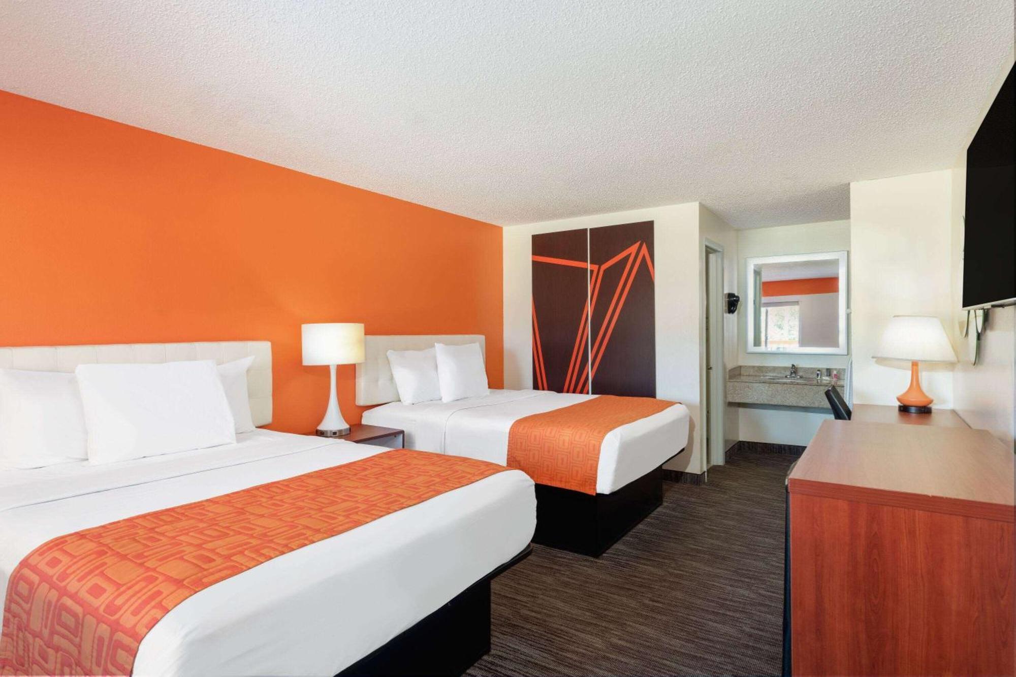 Howard Johnson By Wyndham Vero Beach/I-95 Exterior photo