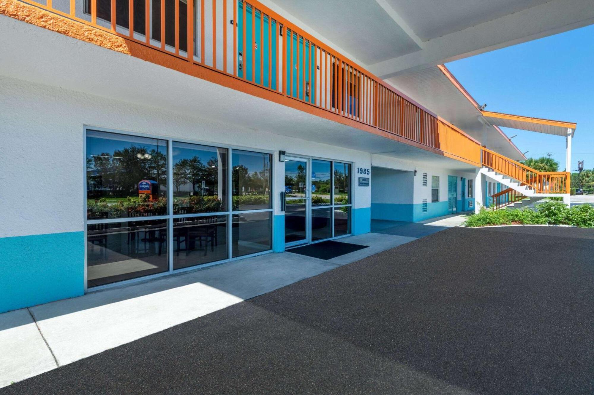 Howard Johnson By Wyndham Vero Beach/I-95 Exterior photo