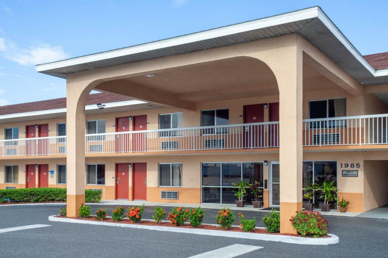 Howard Johnson By Wyndham Vero Beach/I-95 Exterior photo